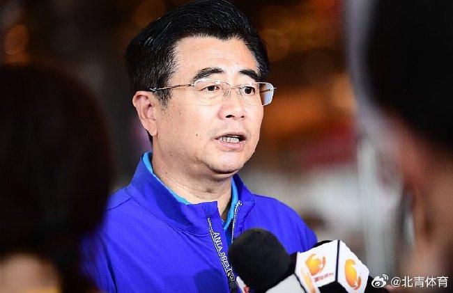 又湿又黄裸乳漫画无遮挡网站