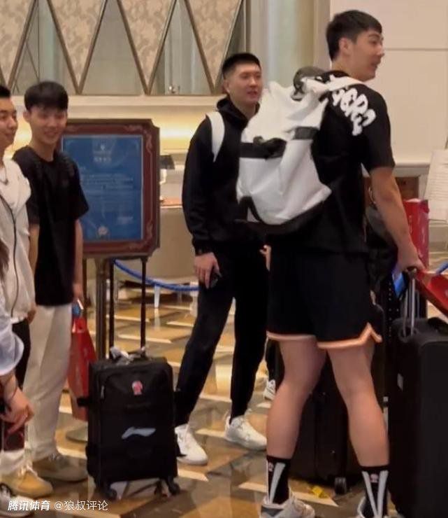坑神偷拍美眉tp女厕嘘嘘